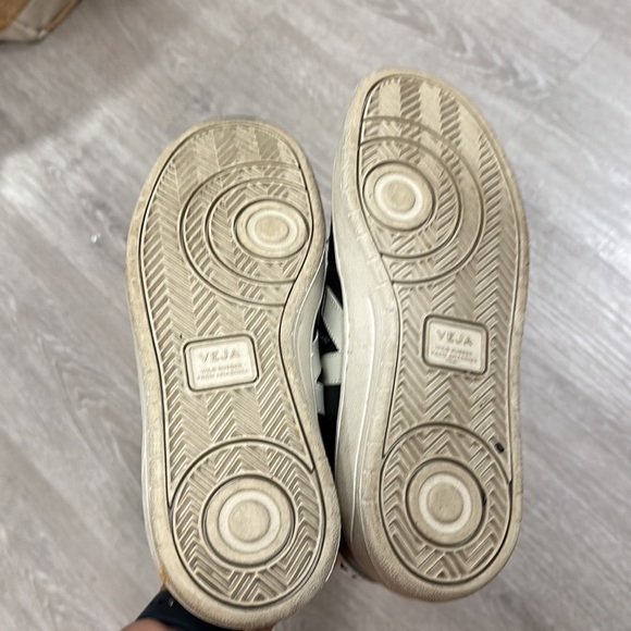 BLACK LEATHER VEJA SNEAKERS, SIZE 38 - Picture 6 of 8